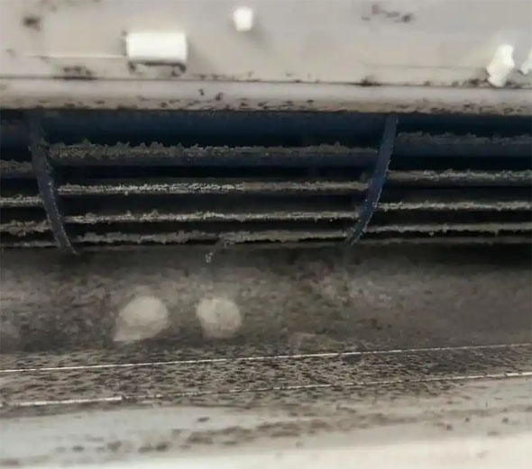 隆子空调吹的风有股烧焦味是怎么回事